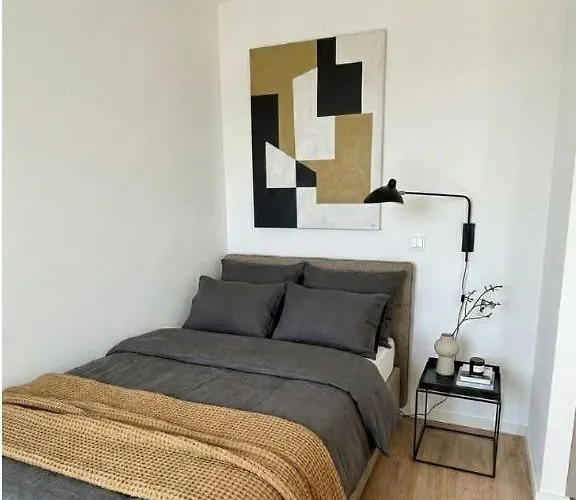 Apartment Business With Skyline View With Parking Space Frankfurt am Main