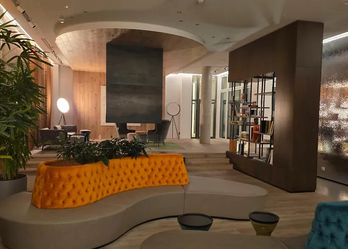 Business With Skyline View With Parking Space Apartment