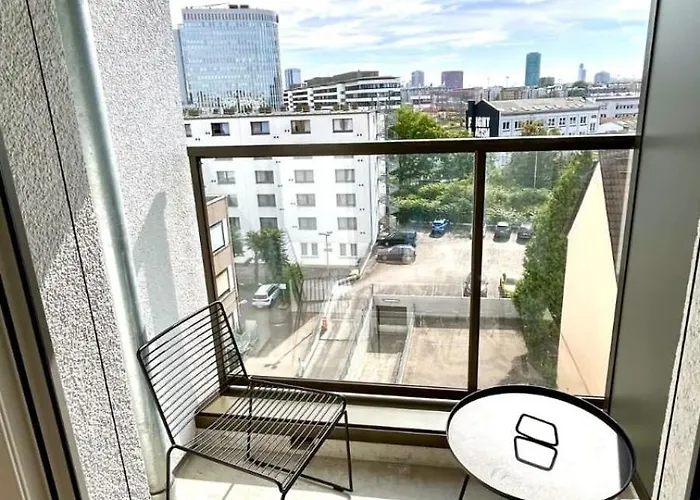 Business With Skyline View With Parking Space Lägenhet