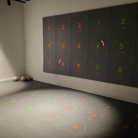 Business With Skyline View With Parking Space Апартаменты