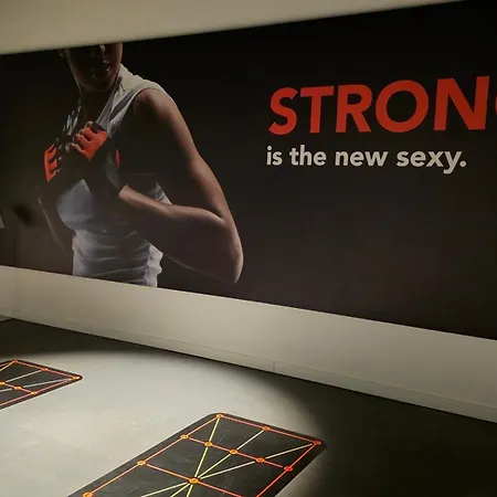 Business With Skyline View With Parking Space * Франкфурт-на-Майне