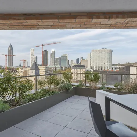 Business With Skyline View With Parking Space 아파트 *