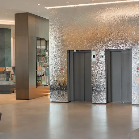 Business With Skyline View With Parking Space Appartement *